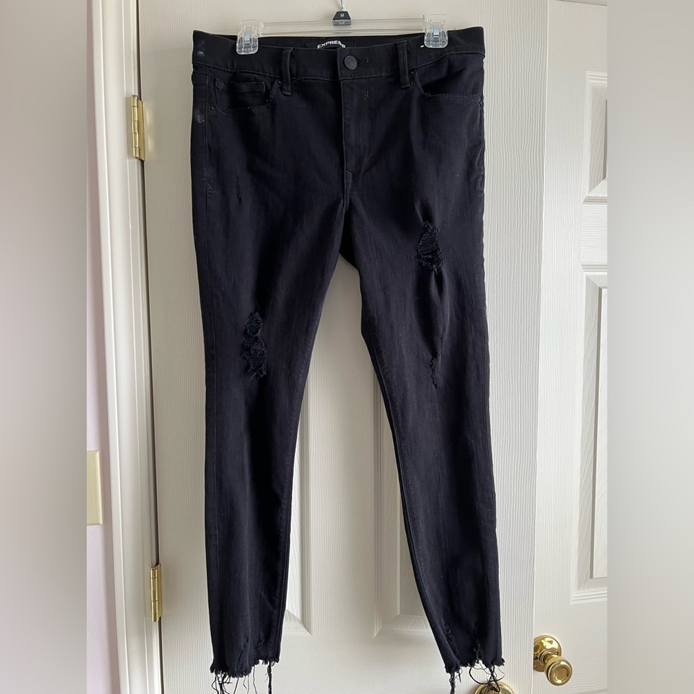 Express Women’s Black Distressed Jeans. Read description